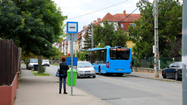 Két fedett buszváró építése Zuglóban - Image 5