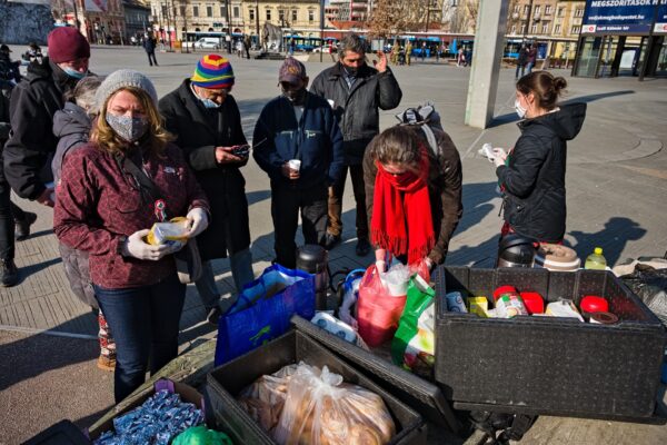 Elmúlt karácsony, de még mindig nagyon sokan éheznek – Ételosztásra gyűjtünk - Image 2