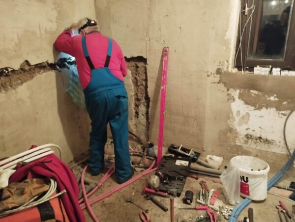 Fürdőszoba építésére gyűjtünk egy súlyos beteg kisfiút nevelő családnak - Image 2